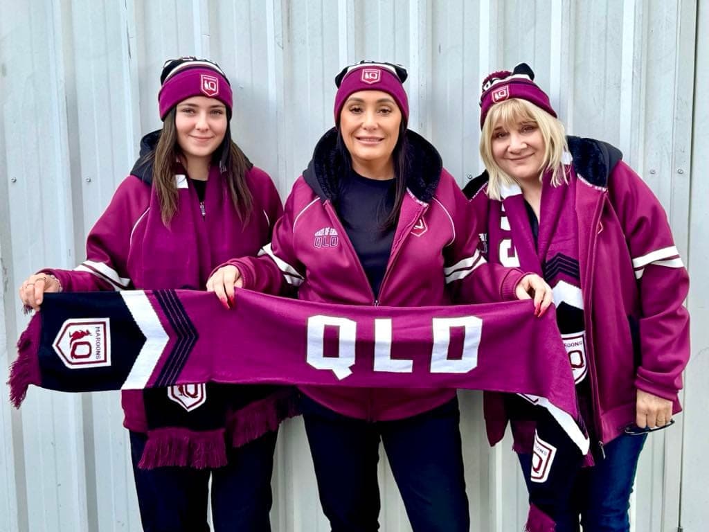 Team and participant in Queensland State of Origin colours
